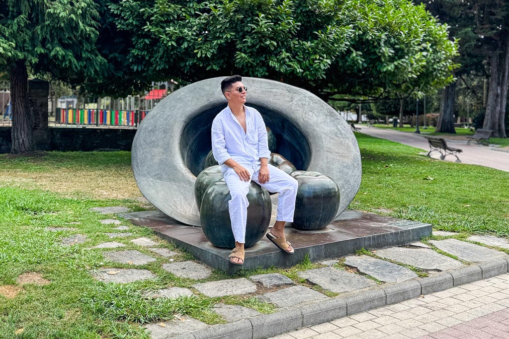 Qué ver en Villaviciosa: Escultura "Exaltación de la manzana"