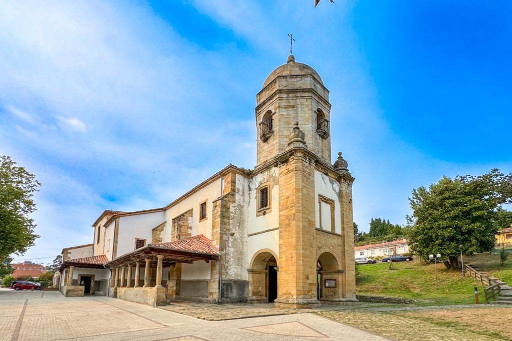 Que ver en Lastres: Iglesia de Santa María de Sábada