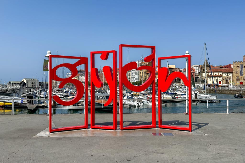 Que ver en Gijón: Las letronas de Gijón