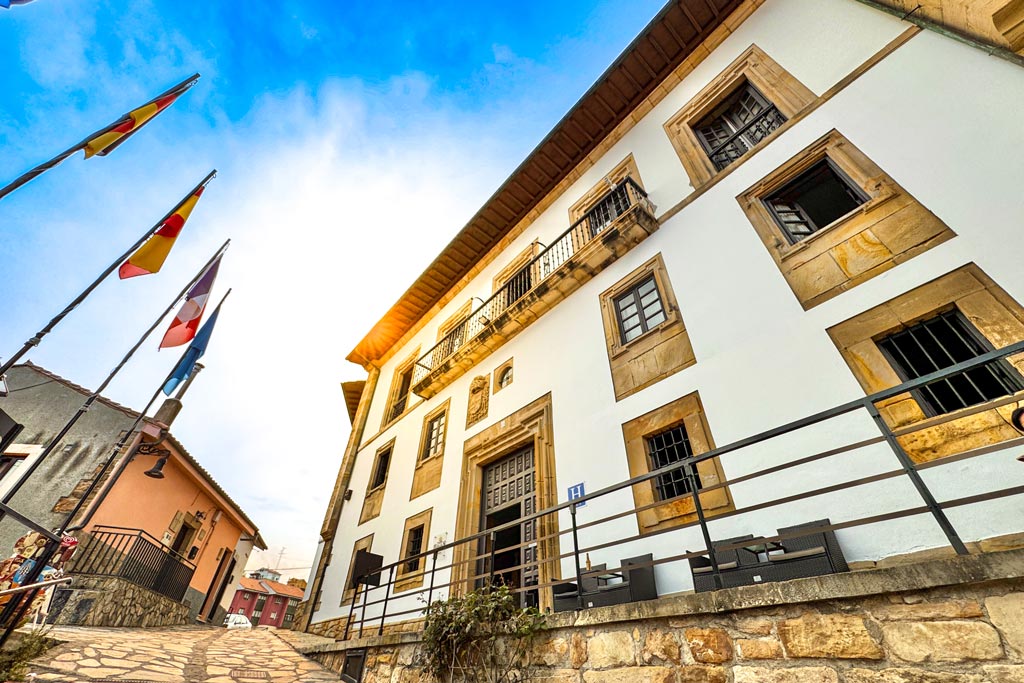 Que ver en Lastres: Palacio de los Vallados