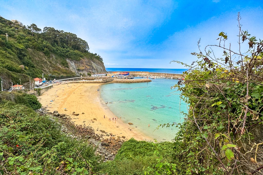 Que ver en Lastres: Playa El Escanu