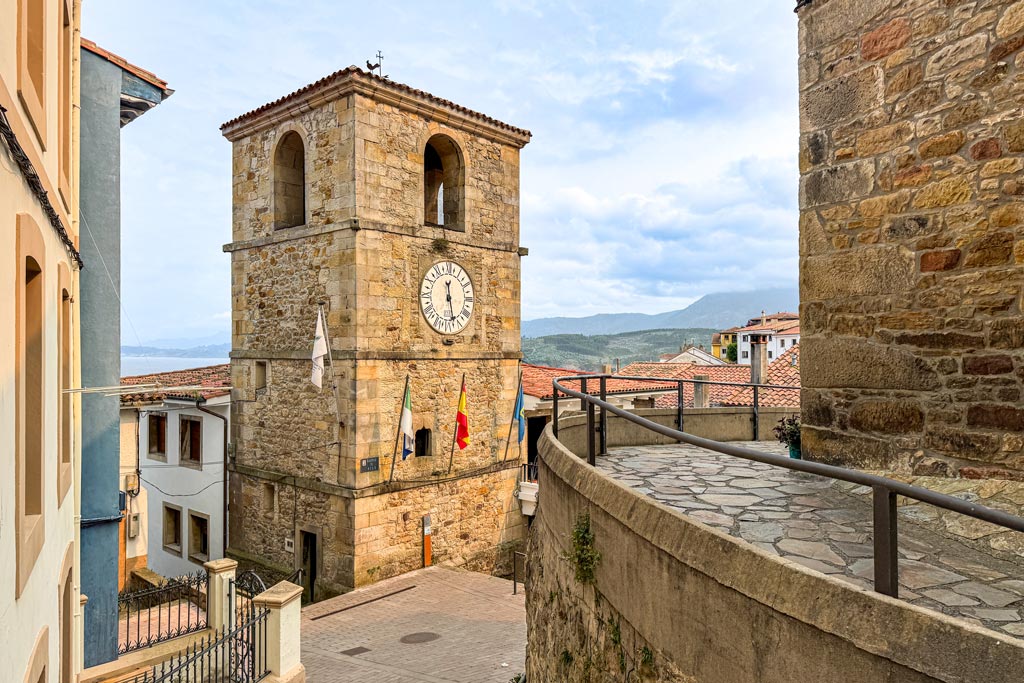 Que ver en Lastres: La Torre del Reloj
