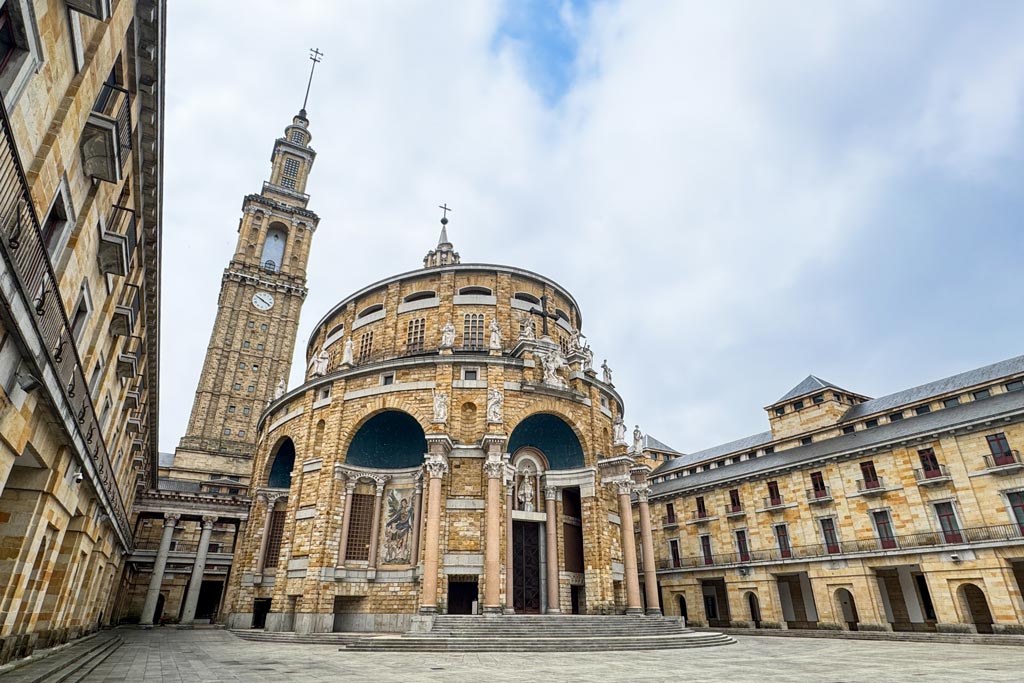 Qué ver en Gijón: Universidad de La Laboral