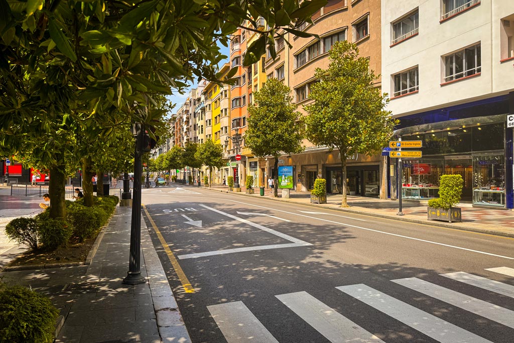 Qué ver en Oviedo: Calle Comercial Uría