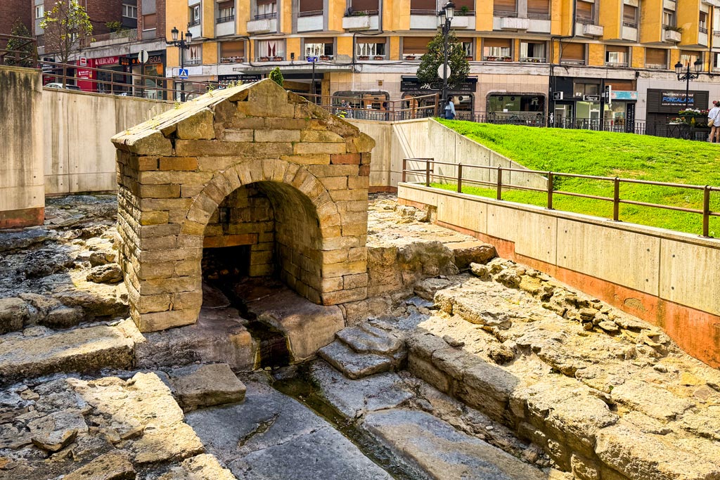 Qué ver en Oviedo: Fuente de Foncalada
