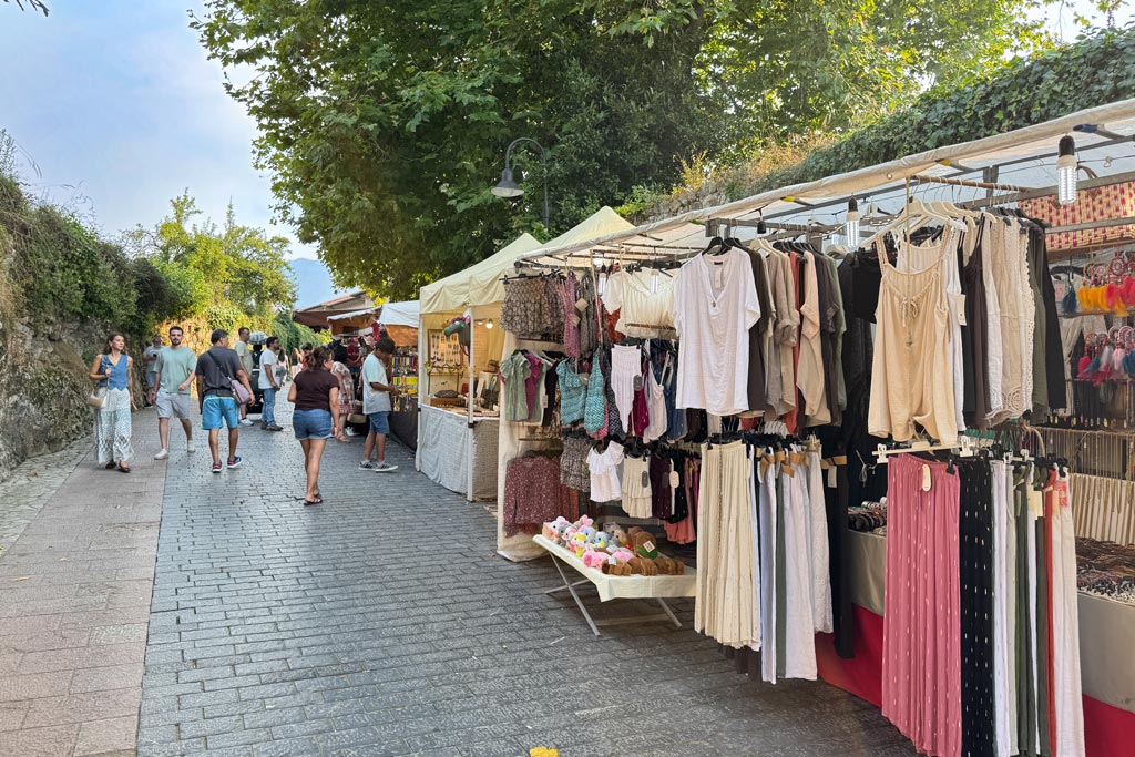 Qué ver en Llanes: Mercadillo