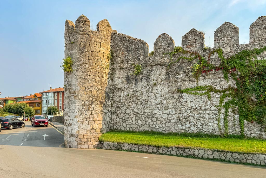 Qué ver en Llanes: Muralla Medieval