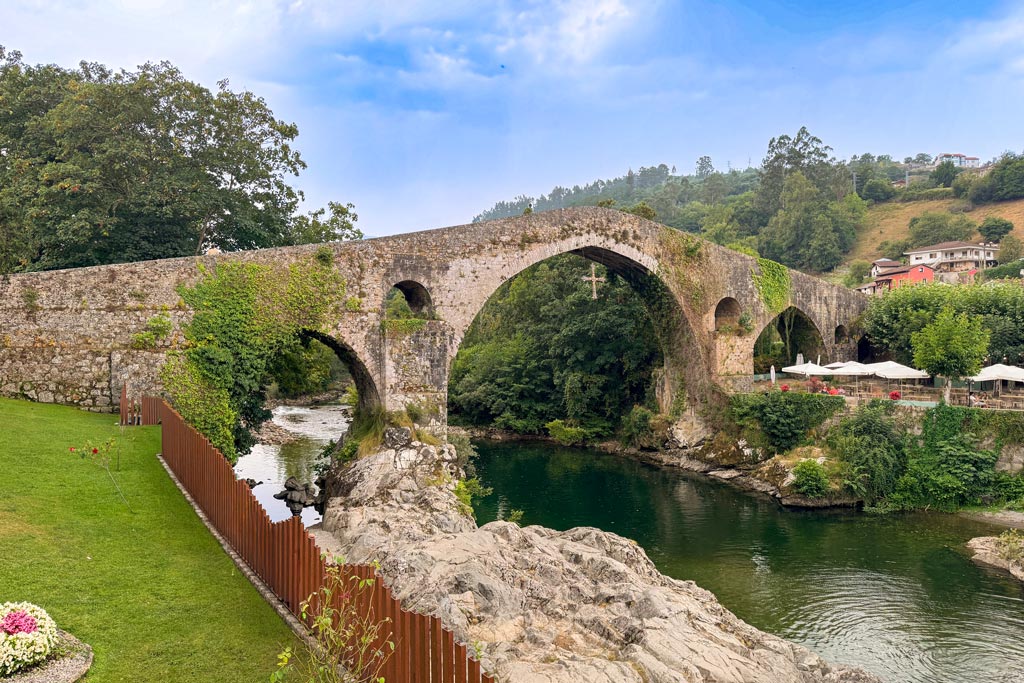 Qué ver en Cangas de Onís: Puente Romano