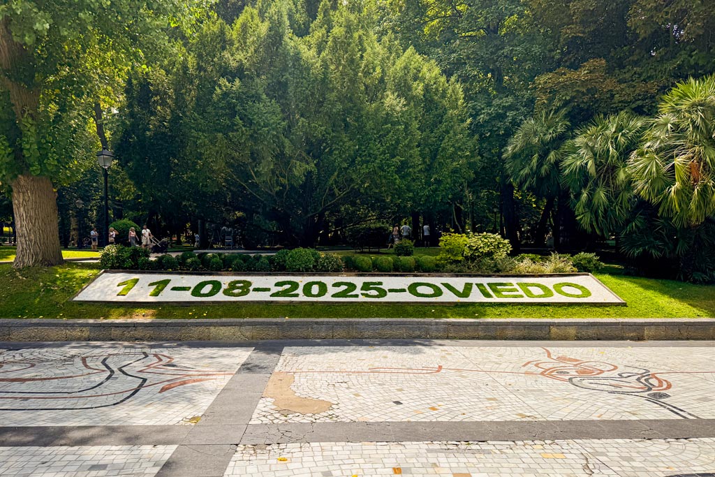 Qué ver en Oviedo: El calendario Floral del Campo San Francisco