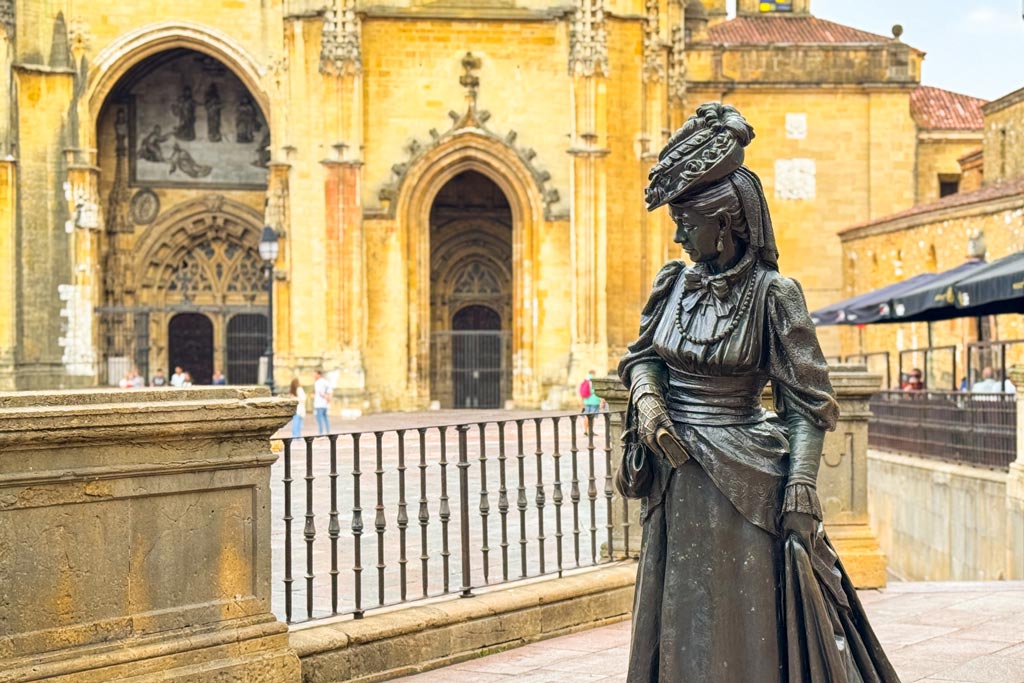 Qué ver en Oviedo: Plaza de Alfonso II El Casto