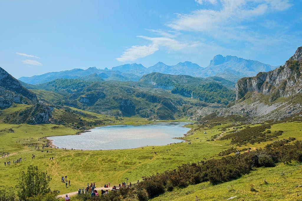 Visitar los Lagos de Covadonga en Asturias merece la pena