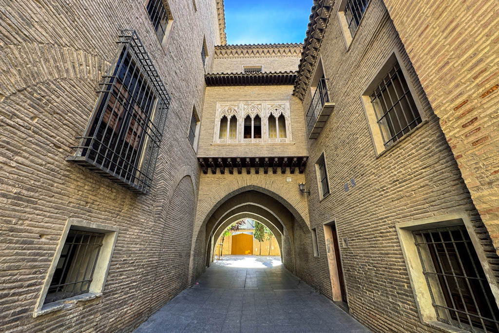 Qué ver en Zaragoza en un día: Arco del Dean