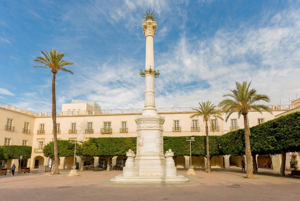 Qué ver en Almería: Plaza Vieja o Plaza de la Constitución "Empresa Municipal Almería Turística" (E.M.A.T).